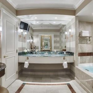 Luxury King Suite
